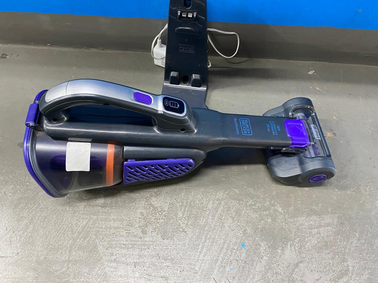 BLACK+DECKER 18V Lithium-ion Cordless PET Dustbuster Vacuum (36 Wh)