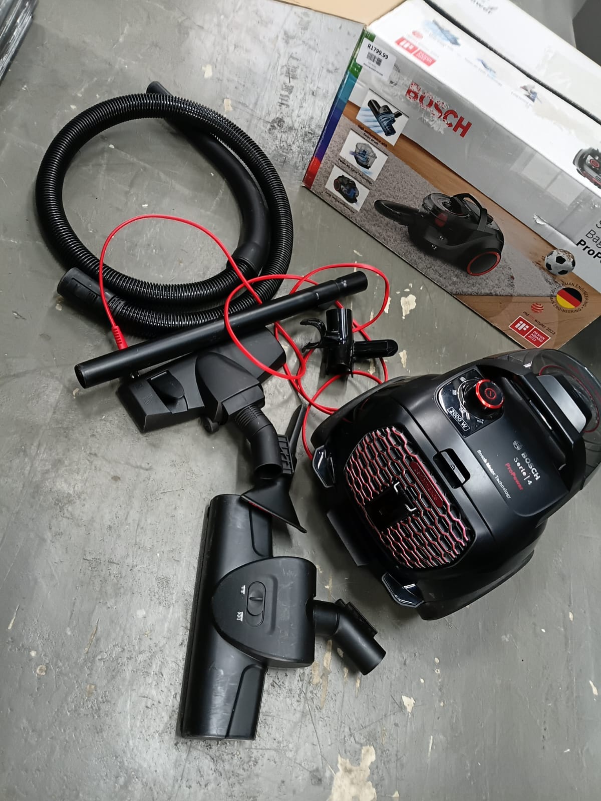 Bosch Serie 4 ProPower Bagless Vacuum Cleaner