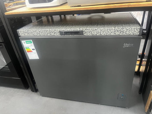 Univa chest freezer