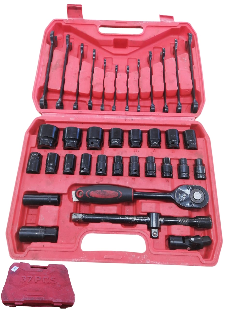 37 Piece Socket Wrench Set